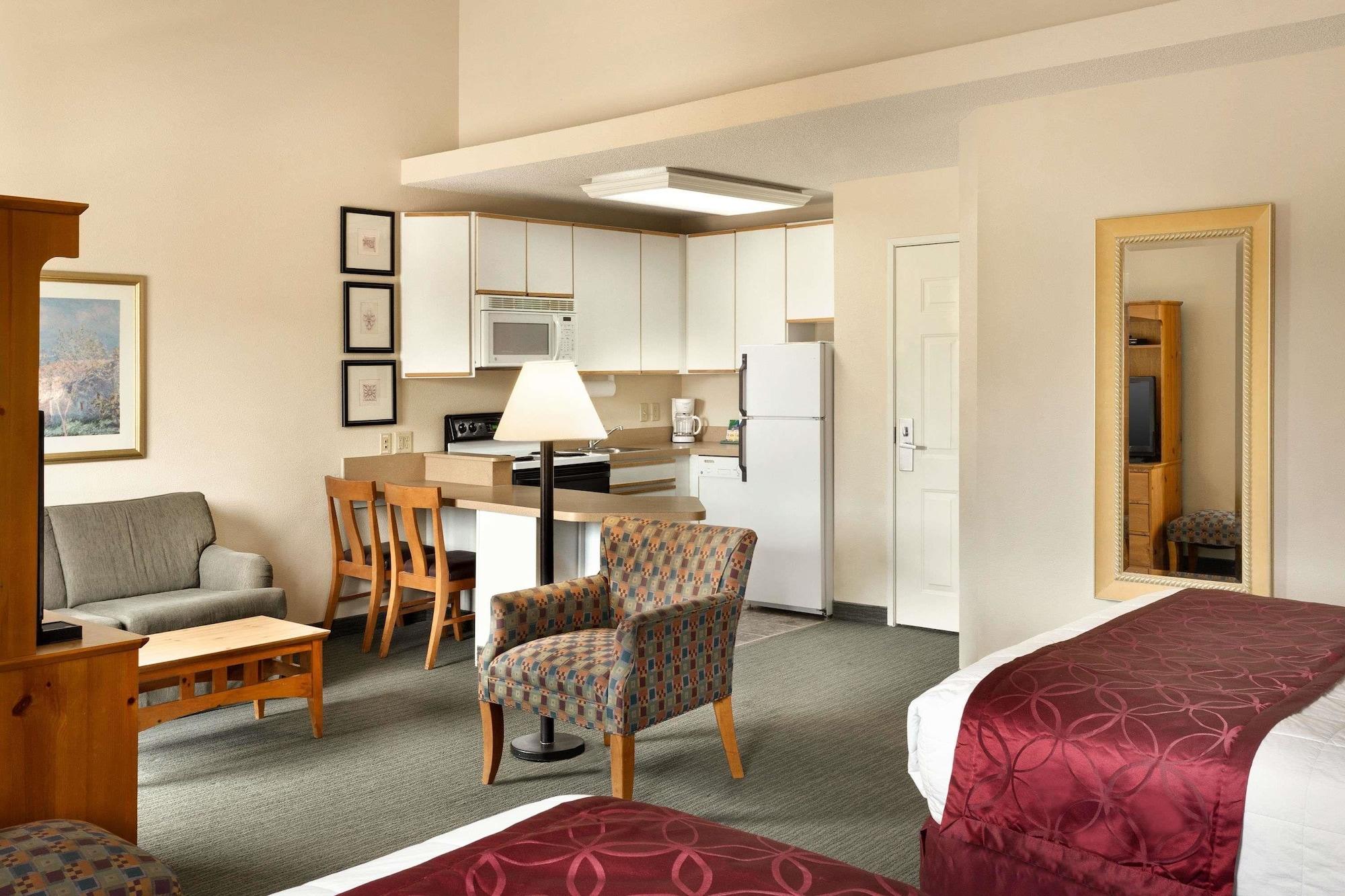 Baymont By Wyndham Wichita East Hotell Eksteriør bilde