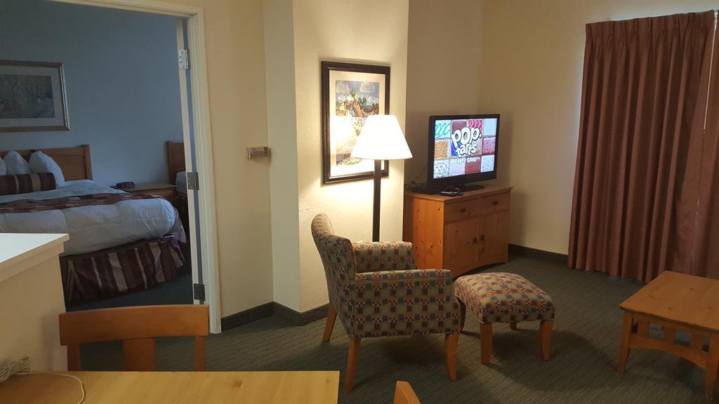 Baymont By Wyndham Wichita East Hotell Eksteriør bilde